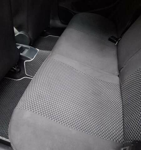 Серый Фольксваген Поло, объемом двигателя 1.4 л и пробегом 82 тыс. км за 10000 $, фото 12 на Automoto.ua