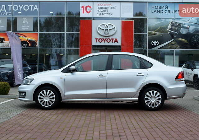 Сірий Фольксваген Поло, об'ємом двигуна 1.39 л та пробігом 156 тис. км за 9800 $, фото 2 на Automoto.ua