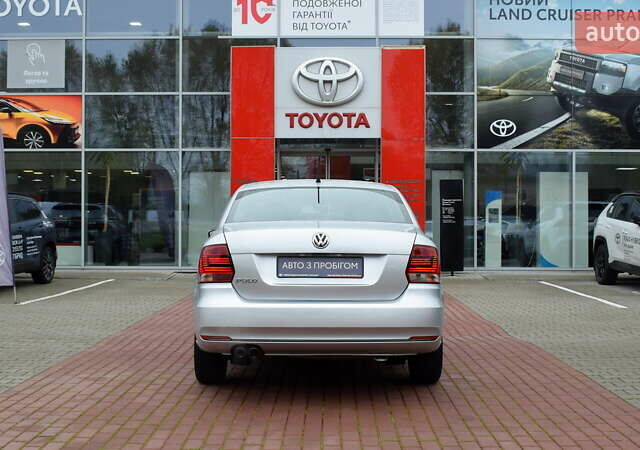 Сірий Фольксваген Поло, об'ємом двигуна 1.39 л та пробігом 156 тис. км за 9800 $, фото 3 на Automoto.ua