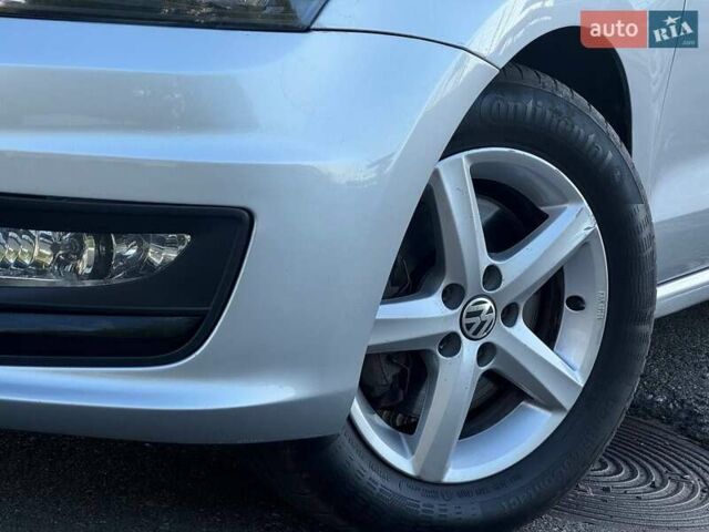 Сірий Фольксваген Поло, об'ємом двигуна 1.4 л та пробігом 228 тис. км за 9300 $, фото 4 на Automoto.ua