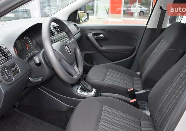 Сірий Фольксваген Поло, об'ємом двигуна 1.39 л та пробігом 156 тис. км за 9800 $, фото 11 на Automoto.ua