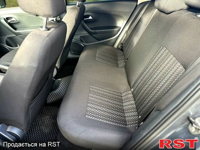 Серый Фольксваген Поло, объемом двигателя 1.6 л и пробегом 83 тыс. км за 8900 $, фото 10 на Automoto.ua