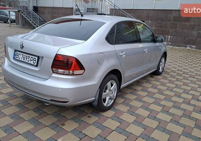Серый Фольксваген Поло, объемом двигателя 1.4 л и пробегом 82 тыс. км за 10000 $, фото 1 на Automoto.ua