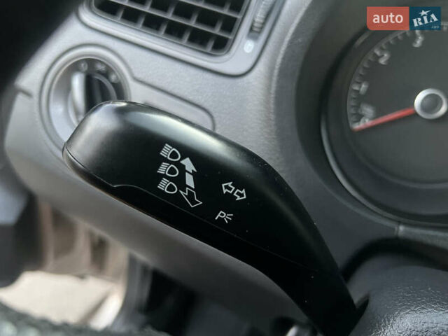 Серый Фольксваген Поло, объемом двигателя 1.6 л и пробегом 64 тыс. км за 11500 $, фото 32 на Automoto.ua