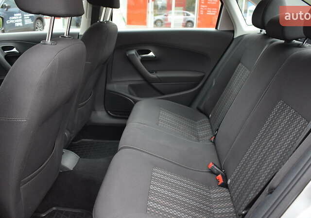 Сірий Фольксваген Поло, об'ємом двигуна 1.39 л та пробігом 156 тис. км за 9800 $, фото 10 на Automoto.ua