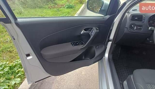 Серый Фольксваген Поло, объемом двигателя 1.4 л и пробегом 152 тыс. км за 10200 $, фото 28 на Automoto.ua