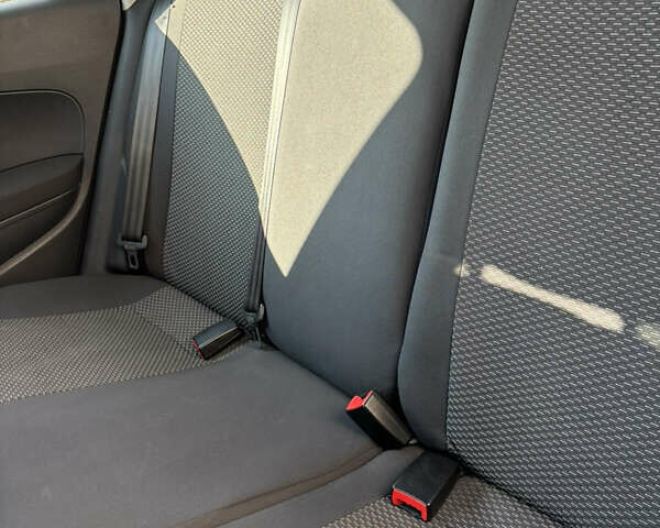 Серый Фольксваген Поло, объемом двигателя 1.4 л и пробегом 64 тыс. км за 11000 $, фото 8 на Automoto.ua