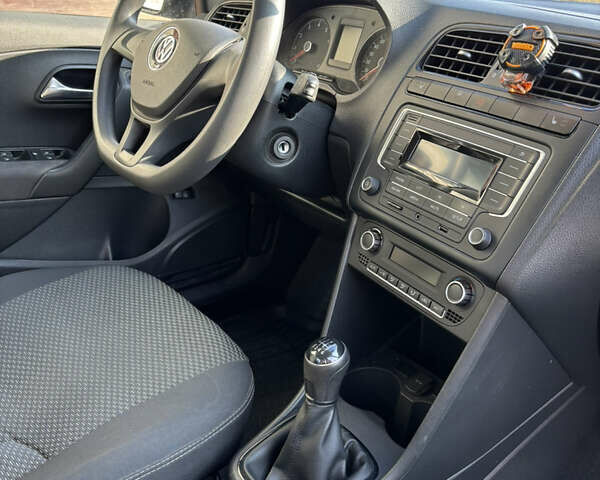 Серый Фольксваген Поло, объемом двигателя 1.4 л и пробегом 64 тыс. км за 11000 $, фото 7 на Automoto.ua