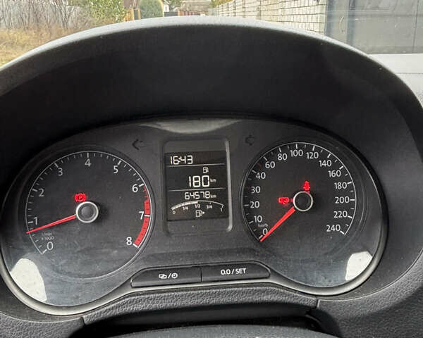 Серый Фольксваген Поло, объемом двигателя 1.4 л и пробегом 64 тыс. км за 11000 $, фото 12 на Automoto.ua