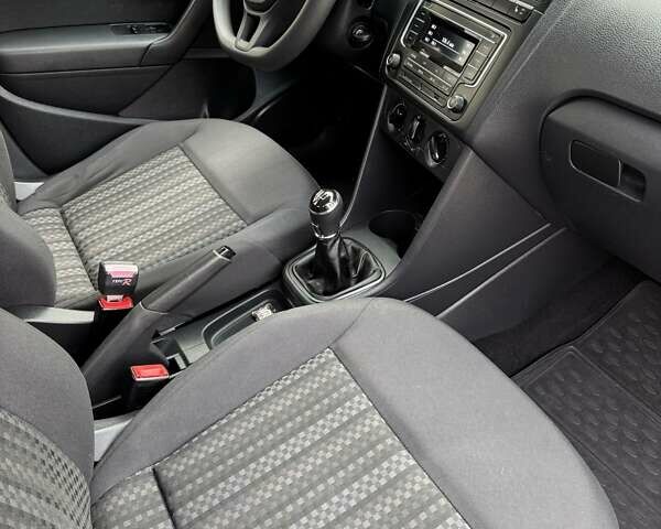 Серый Фольксваген Поло, объемом двигателя 1.6 л и пробегом 160 тыс. км за 8650 $, фото 13 на Automoto.ua