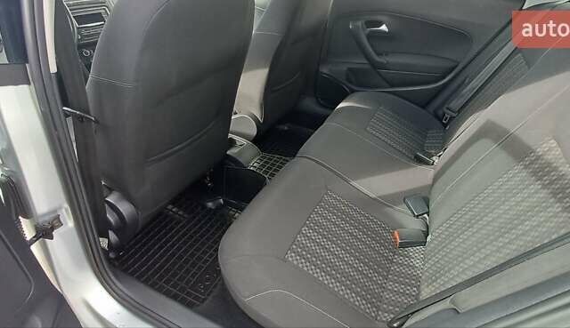 Серый Фольксваген Поло, объемом двигателя 1.4 л и пробегом 152 тыс. км за 10200 $, фото 24 на Automoto.ua