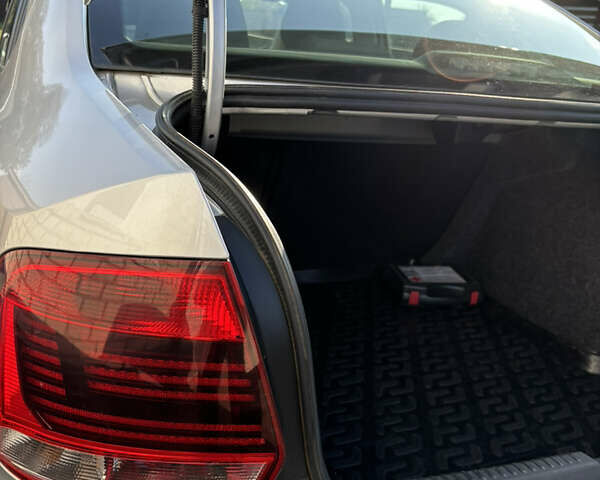 Серый Фольксваген Поло, объемом двигателя 1.4 л и пробегом 64 тыс. км за 11000 $, фото 13 на Automoto.ua