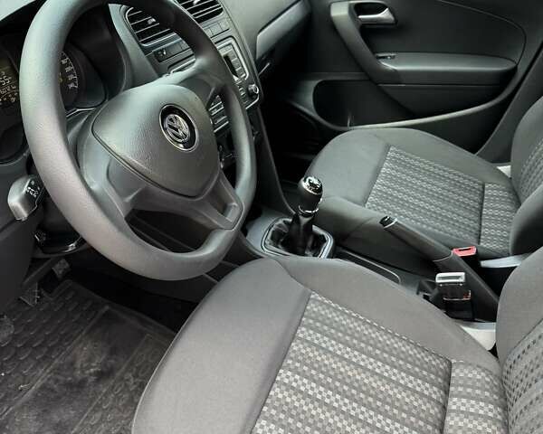 Серый Фольксваген Поло, объемом двигателя 1.6 л и пробегом 160 тыс. км за 8650 $, фото 7 на Automoto.ua