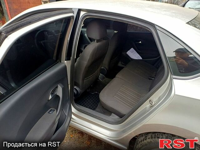 Сірий Фольксваген Поло, об'ємом двигуна 1.4 л та пробігом 68 тис. км за 12000 $, фото 5 на Automoto.ua