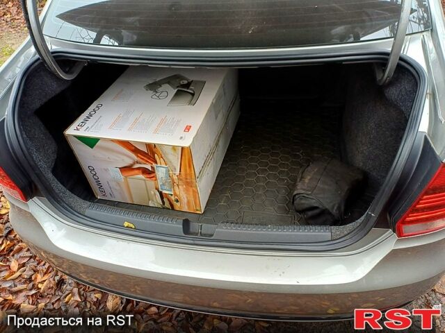 Сірий Фольксваген Поло, об'ємом двигуна 1.4 л та пробігом 68 тис. км за 12000 $, фото 12 на Automoto.ua