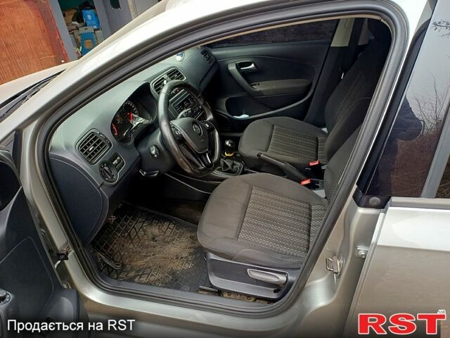 Сірий Фольксваген Поло, об'ємом двигуна 1.4 л та пробігом 68 тис. км за 12000 $, фото 3 на Automoto.ua