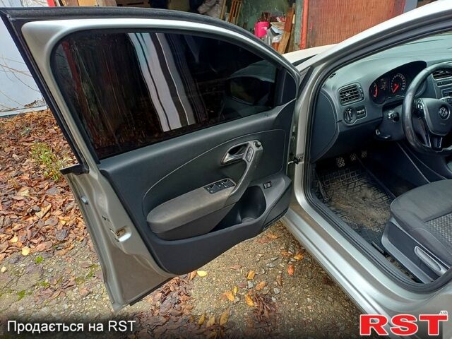 Сірий Фольксваген Поло, об'ємом двигуна 1.4 л та пробігом 68 тис. км за 12000 $, фото 4 на Automoto.ua