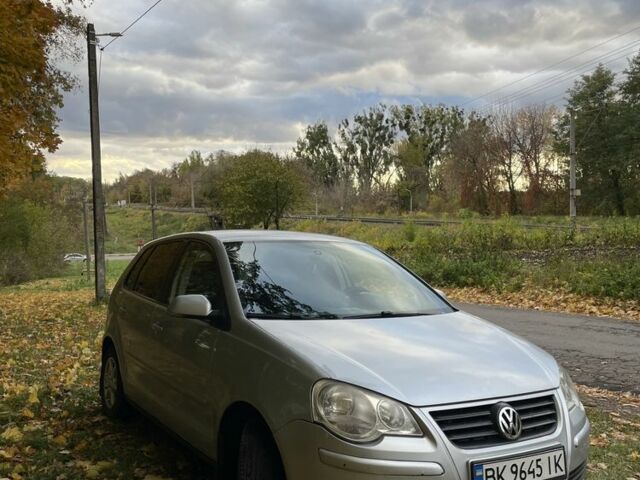 Серый Фольксваген Поло, объемом двигателя 1.4 л и пробегом 280 тыс. км за 3999 $, фото 2 на Automoto.ua