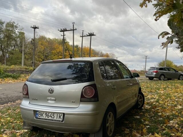 Серый Фольксваген Поло, объемом двигателя 1.4 л и пробегом 280 тыс. км за 3999 $, фото 5 на Automoto.ua