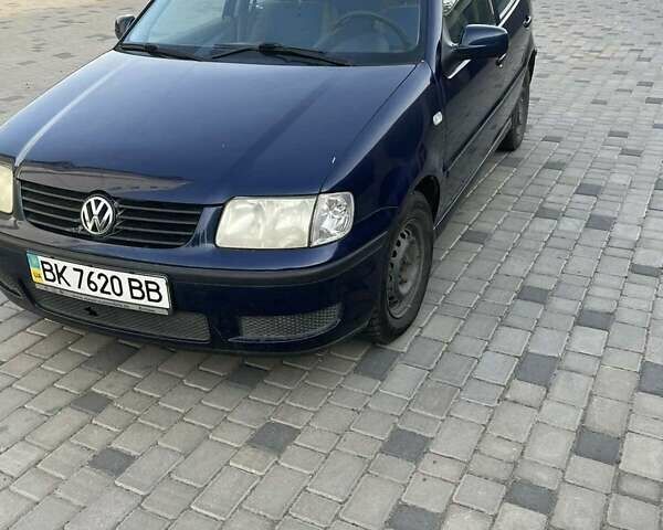 Синий Фольксваген Поло, объемом двигателя 1 л и пробегом 225 тыс. км за 2550 $, фото 2 на Automoto.ua