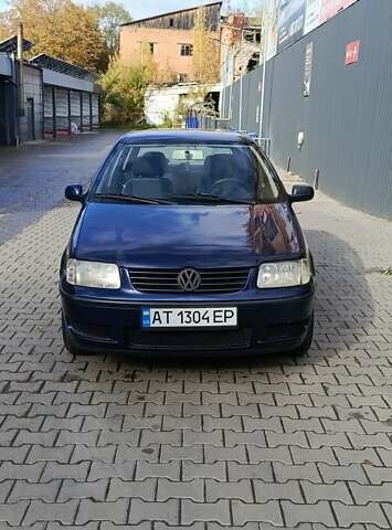 Синий Фольксваген Поло, объемом двигателя 1 л и пробегом 230 тыс. км за 2399 $, фото 1 на Automoto.ua