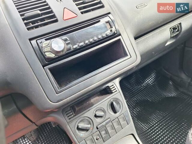 Синий Фольксваген Поло, объемом двигателя 1.4 л и пробегом 249 тыс. км за 2000 $, фото 33 на Automoto.ua