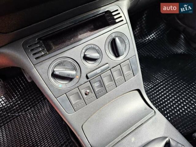 Синий Фольксваген Поло, объемом двигателя 1.4 л и пробегом 249 тыс. км за 2000 $, фото 36 на Automoto.ua