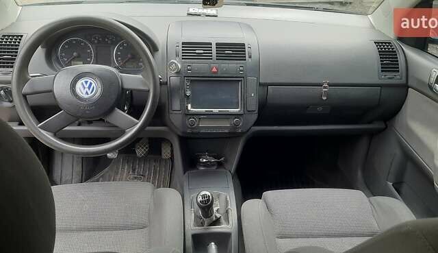 Синий Фольксваген Поло, объемом двигателя 1.4 л и пробегом 230 тыс. км за 3750 $, фото 7 на Automoto.ua