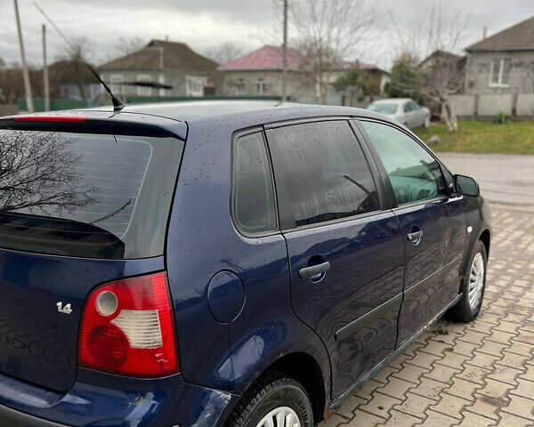 Синий Фольксваген Поло, объемом двигателя 1.4 л и пробегом 353 тыс. км за 2350 $, фото 2 на Automoto.ua