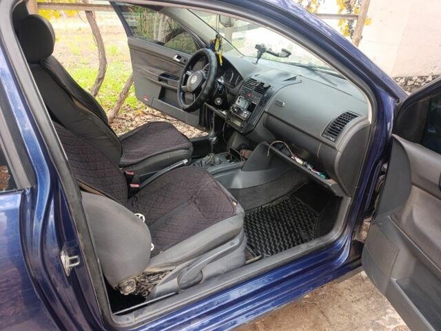 Синий Фольксваген Поло, объемом двигателя 2 л и пробегом 450 тыс. км за 1000 $, фото 3 на Automoto.ua