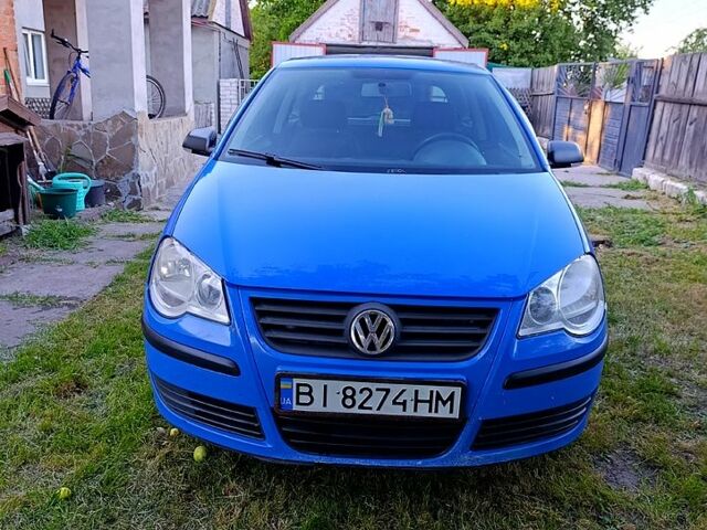 Синий Фольксваген Поло, объемом двигателя 1.4 л и пробегом 323 тыс. км за 3700 $, фото 2 на Automoto.ua