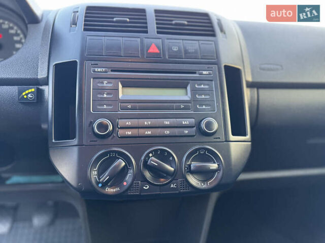 Синій Фольксваген Поло, об'ємом двигуна 1.2 л та пробігом 201 тис. км за 3999 $, фото 34 на Automoto.ua