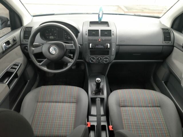 Синий Фольксваген Поло, объемом двигателя 1.4 л и пробегом 237 тыс. км за 3850 $, фото 13 на Automoto.ua