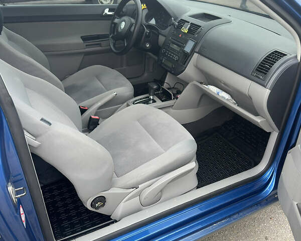 Синий Фольксваген Поло, объемом двигателя 1.39 л и пробегом 221 тыс. км за 5650 $, фото 3 на Automoto.ua