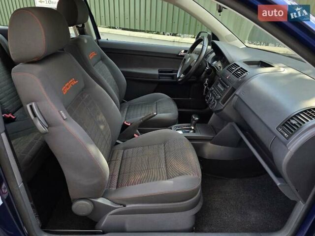 Синій Фольксваген Поло, об'ємом двигуна 1.39 л та пробігом 170 тис. км за 5699 $, фото 5 на Automoto.ua