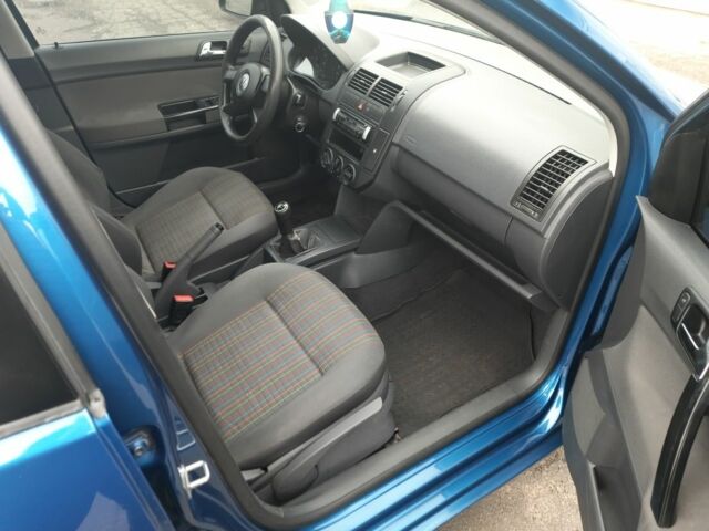 Синий Фольксваген Поло, объемом двигателя 1.4 л и пробегом 237 тыс. км за 3850 $, фото 15 на Automoto.ua