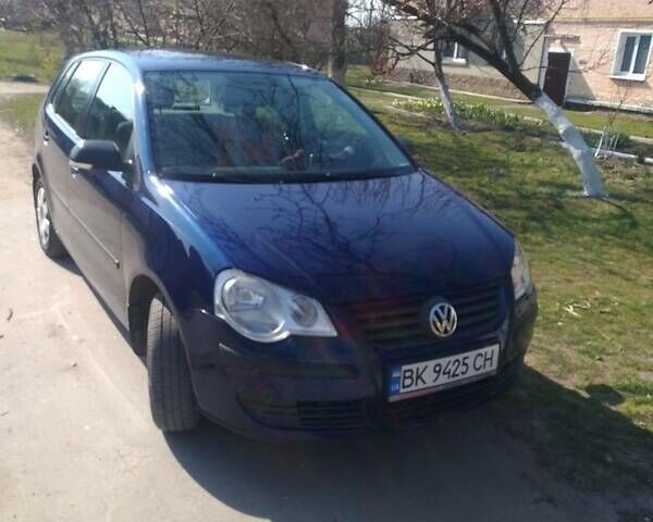 Синий Фольксваген Поло, объемом двигателя 1.4 л и пробегом 210 тыс. км за 5500 $, фото 1 на Automoto.ua