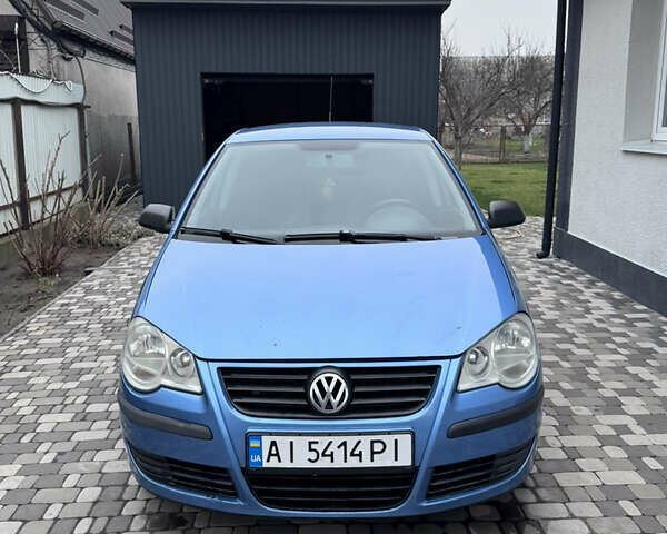 Синий Фольксваген Поло, объемом двигателя 1.39 л и пробегом 247 тыс. км за 4500 $, фото 5 на Automoto.ua