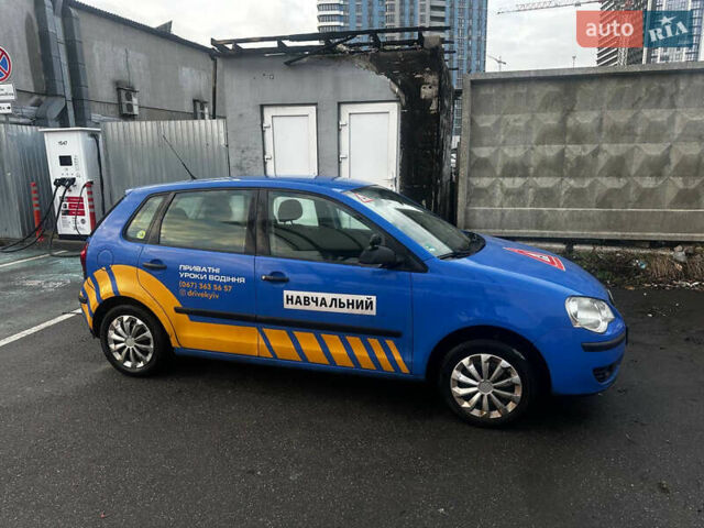 Синий Фольксваген Поло, объемом двигателя 1.2 л и пробегом 330 тыс. км за 4000 $, фото 1 на Automoto.ua