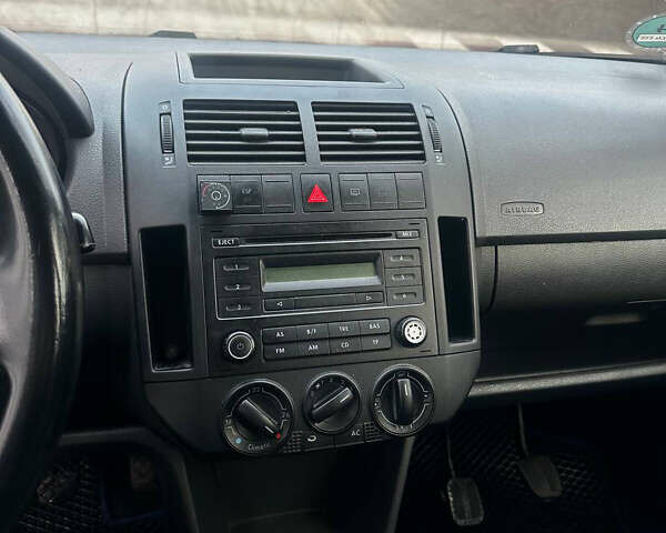 Синий Фольксваген Поло, объемом двигателя 1.2 л и пробегом 330 тыс. км за 4000 $, фото 16 на Automoto.ua