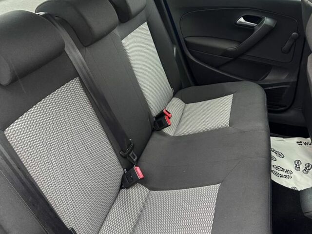 Синий Фольксваген Поло, объемом двигателя 1.2 л и пробегом 225 тыс. км за 5700 $, фото 5 на Automoto.ua