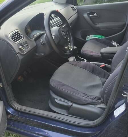 Синий Фольксваген Поло, объемом двигателя 1.2 л и пробегом 255 тыс. км за 5700 $, фото 1 на Automoto.ua