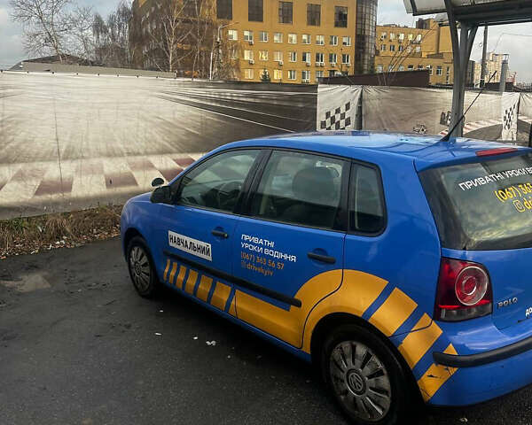 Синий Фольксваген Поло, объемом двигателя 1.2 л и пробегом 330 тыс. км за 4000 $, фото 3 на Automoto.ua