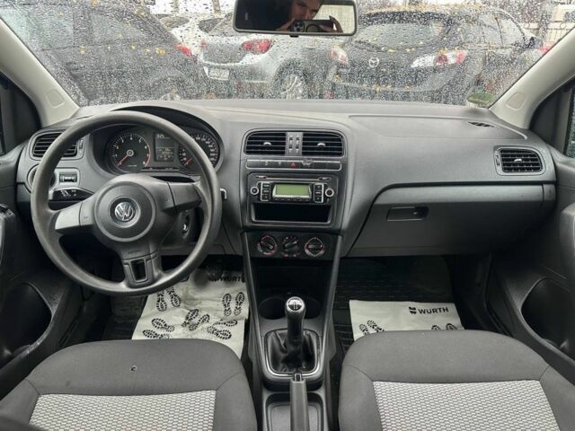 Синий Фольксваген Поло, объемом двигателя 1.2 л и пробегом 225 тыс. км за 5700 $, фото 7 на Automoto.ua