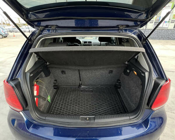 Синий Фольксваген Поло, объемом двигателя 1.2 л и пробегом 324 тыс. км за 5100 $, фото 19 на Automoto.ua