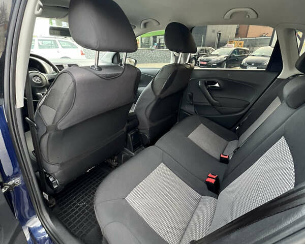 Синий Фольксваген Поло, объемом двигателя 1.2 л и пробегом 324 тыс. км за 5100 $, фото 18 на Automoto.ua