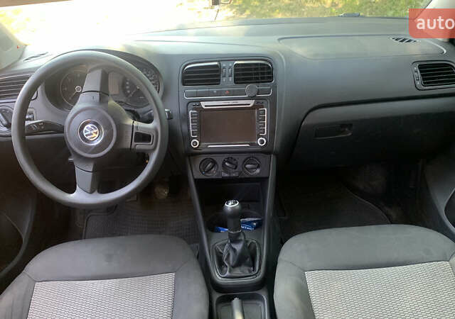 Синий Фольксваген Поло, объемом двигателя 1.2 л и пробегом 190 тыс. км за 4200 $, фото 13 на Automoto.ua