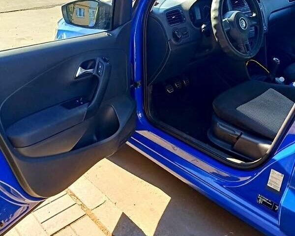 Синий Фольксваген Поло, объемом двигателя 1.2 л и пробегом 76 тыс. км за 4800 $, фото 4 на Automoto.ua