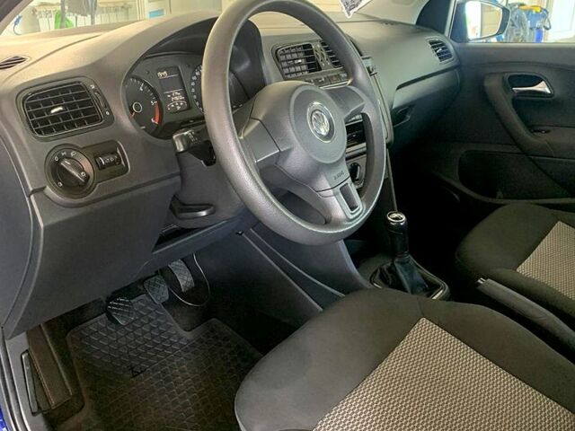 Синий Фольксваген Поло, объемом двигателя 1.2 л и пробегом 249 тыс. км за 6000 $, фото 6 на Automoto.ua