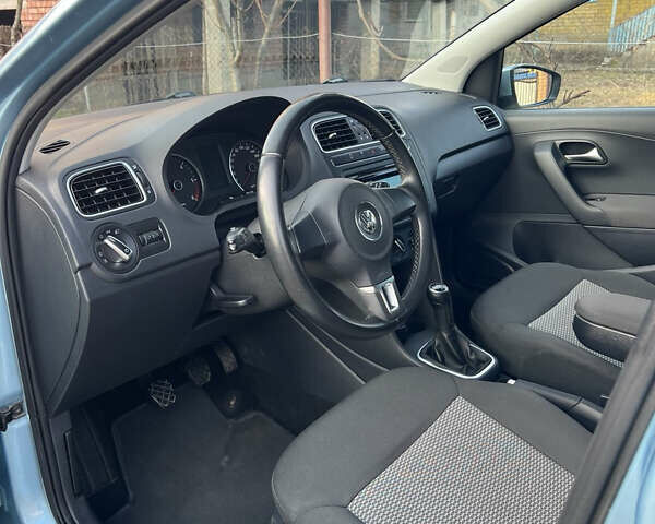 Синий Фольксваген Поло, объемом двигателя 1.2 л и пробегом 251 тыс. км за 6100 $, фото 18 на Automoto.ua